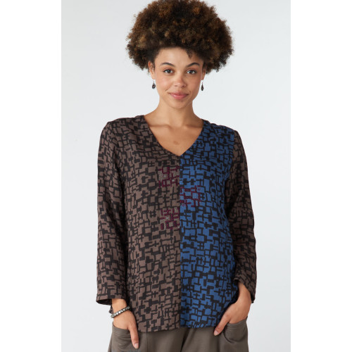 V-Neck Long-Sleeve Divya Popover Top - Fossil/Marine V-Neck Long-Sleeve Divya Popover Top - Fossil/Marine
